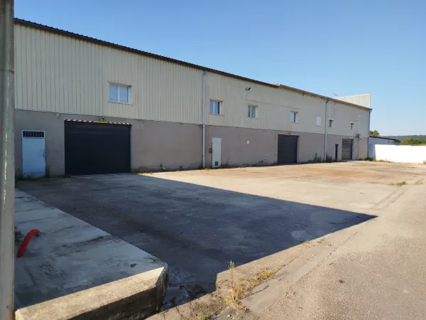 À VENDRE - Entrepôt de 990 m² à Contrexéville (Vosges)