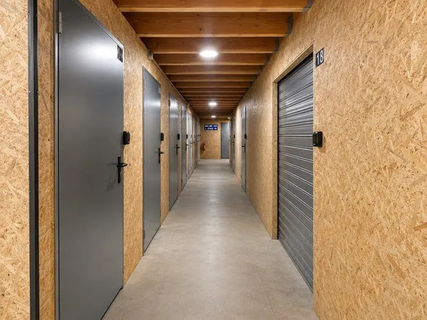 Box 2 à 25m² dès 40/mois - Béziers Ouest