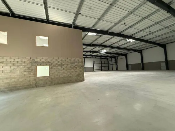 Local d'activité 691 m²