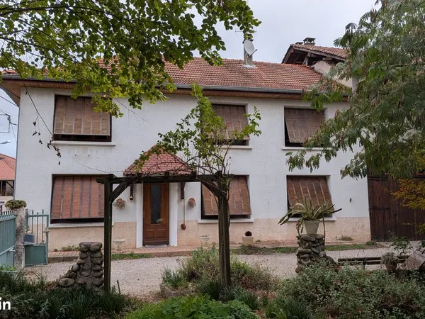 Maison individuelle de 145 m² avec terrain constructible supplémentaire de 900 m² Brézins (38590)