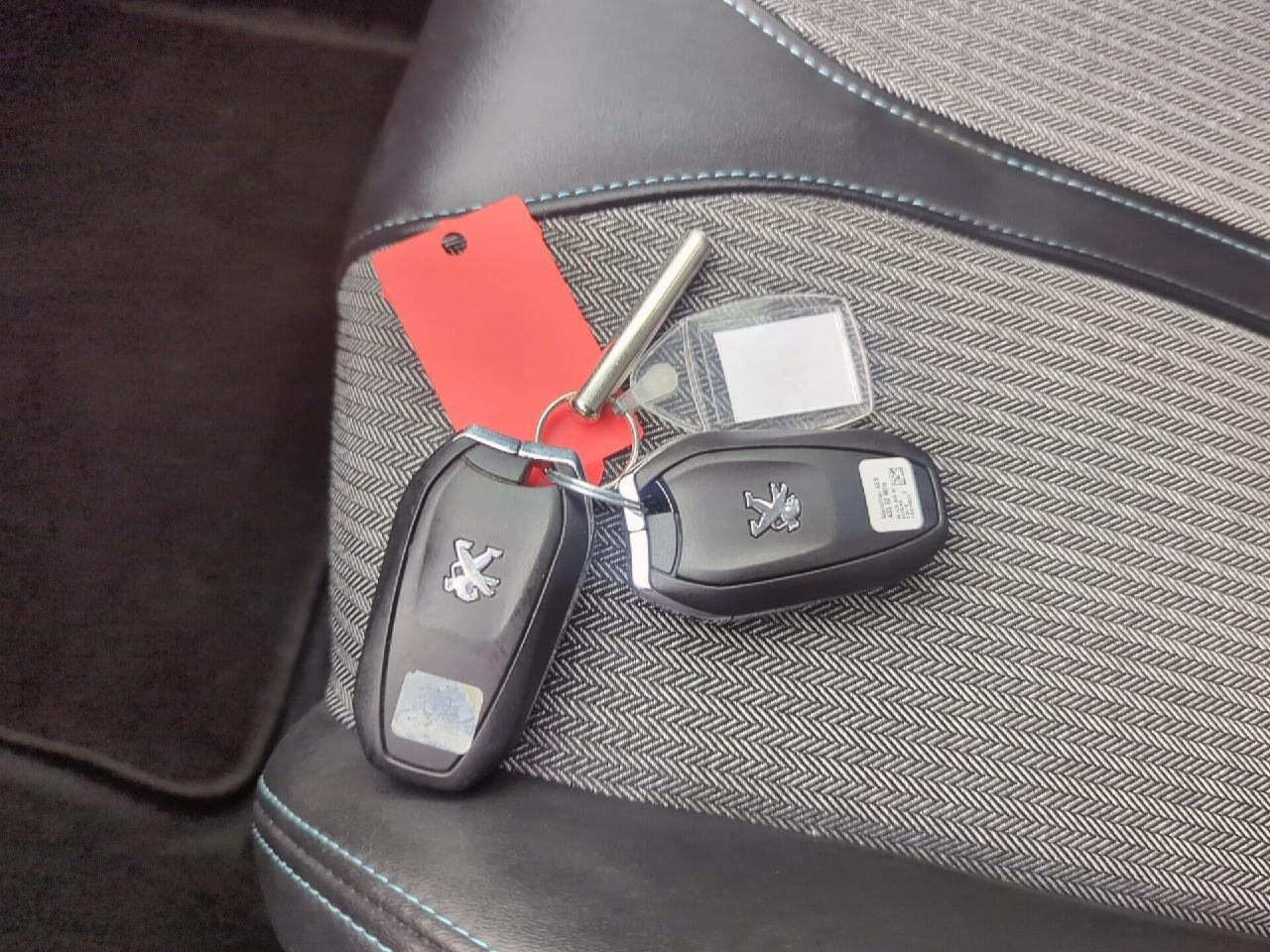 Peugeot 3008 puretech 130ch s&s eat8 allure pack — photo 38