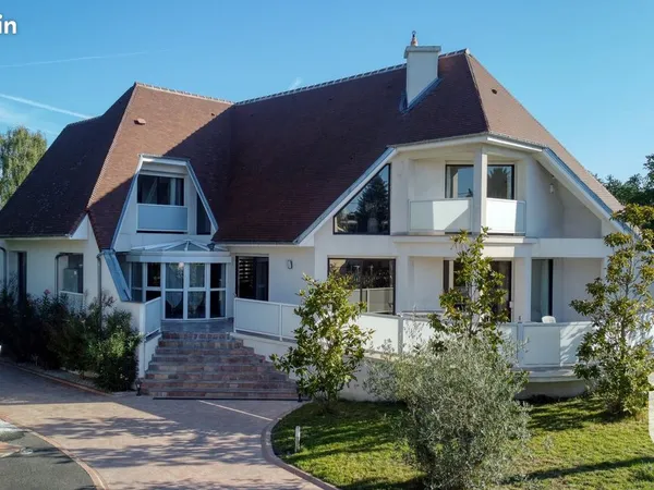 Maison 9 pièces 400 m²