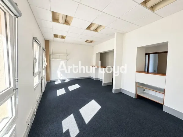 Bureau et espace de travail Location Tours 139m² 2666€