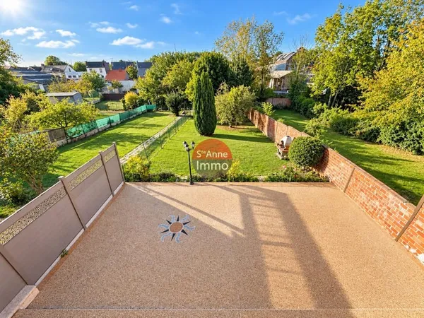 ROYE - MAISON SEMI MITOYENNE - 5 CHAMBRES - GARAGE - JARDIN