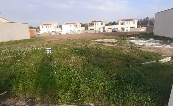 Terrain 300 m²