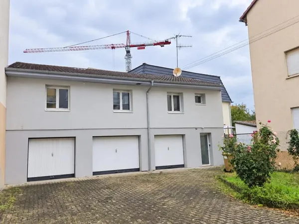 MAISON F2 INDIVIDUELLE AU CALME ENTIEREMENT RENOVE