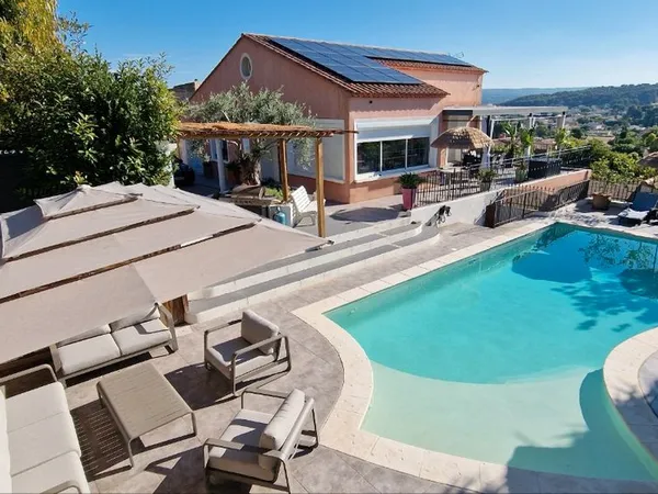 Velaux - maison de caractère avec piscine, vue exceptionnelle et 2 logements indépendants à deux pas