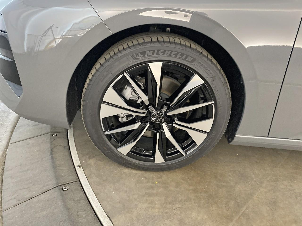 Peugeot 308 hybrid 145 e-dcs6 allure — photo 11