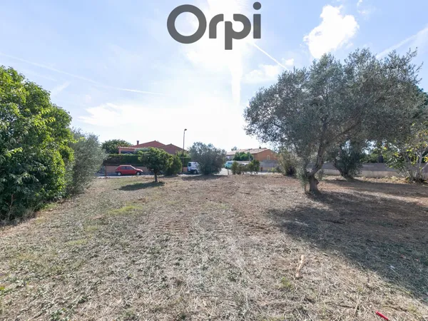 Terrain 561 m²