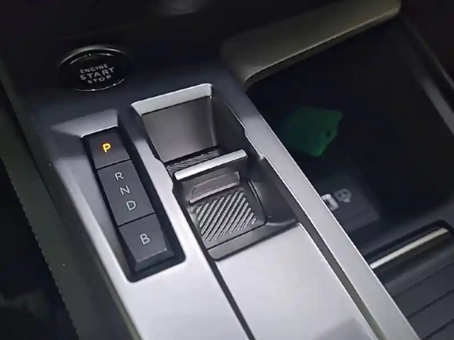 Peugeot 308 phev 180 e-eat8 — photo 14
