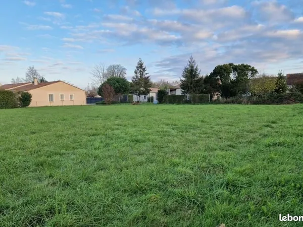 Terrain const 1740 m² hors lot