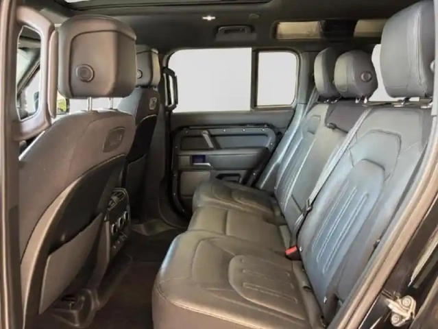 Land Rover Defender 110 2.0 p400e x-dynamic x — photo 11
