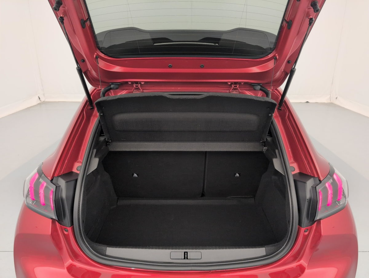 Peugeot 208 — photo 11