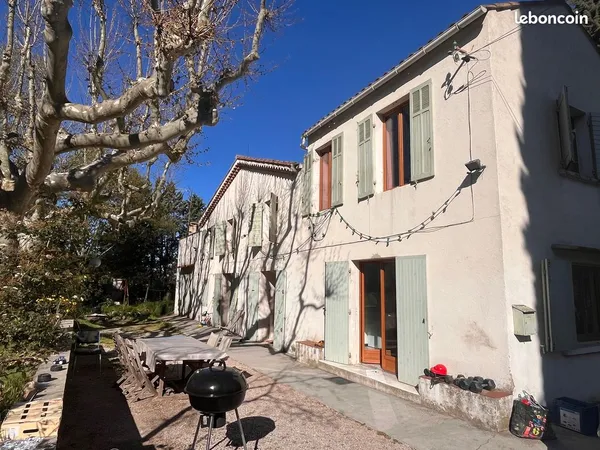 Grande chambre 23 m² avec salon privé, jardin/piscine - Les Milles