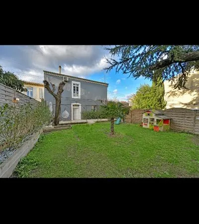 Maison de ville 185 m² - Terrain 600 m² - Centre-ville - Proche gare et Arènes spécial investisseur 
