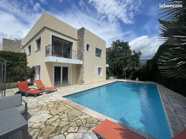 Propriété avec piscine agencée en 2 logements indépendants à PEYMEINADE