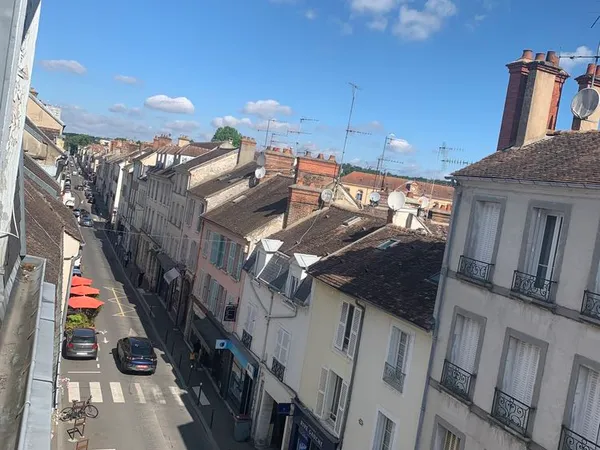Centre ville fontainebleau rue de Francecave 10m2 Prix 80€