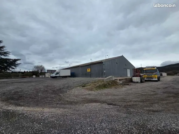 Location hangar