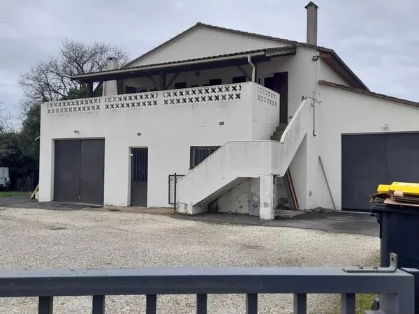 Bureaux 326 m² Tresses