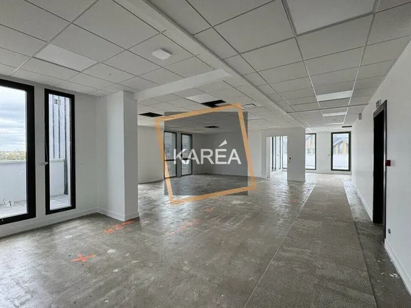 Bureau 141 m²