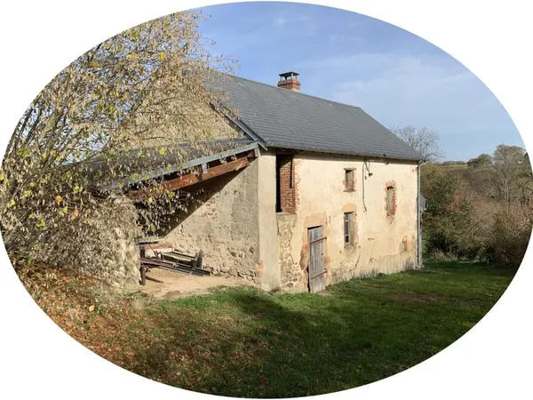 Auv 1205 : Grande bâtisse à rénover sur parcelle, belle vue, 2570m2