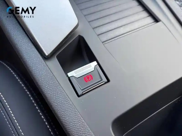 Peugeot 308 plug-in hybrid 195 ch e-dcs7 — photo 15