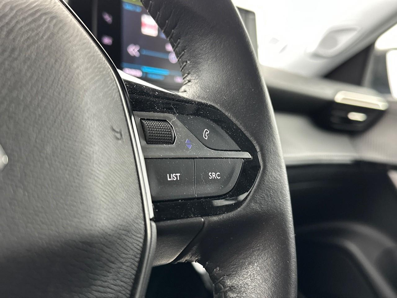 Peugeot 2008 electrique 136 ch style — photo 18