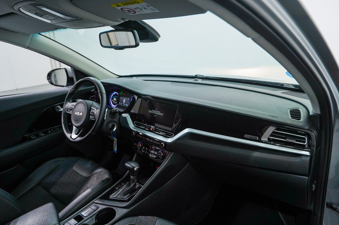Kia Niro — photo 28