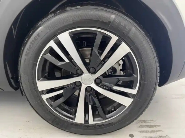 Peugeot 3008 hybrid 225 e-eat8 — photo 17