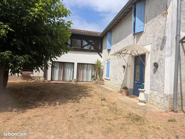 Vend grande maison familiale à la campagne