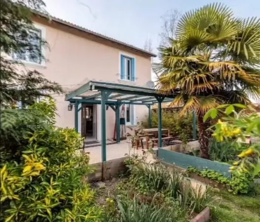 Maison de charme à Randan, 115 m², jardin de 1300 m² avec dé