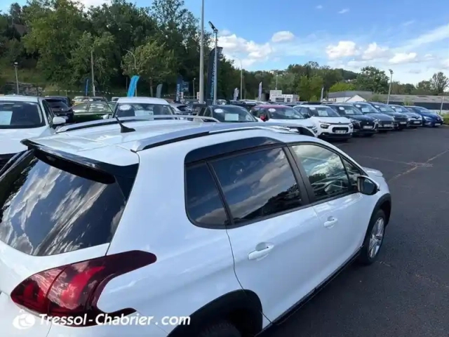 Peugeot 2008 puretech 82ch s&amp;s bvm5 signature — photo 13
