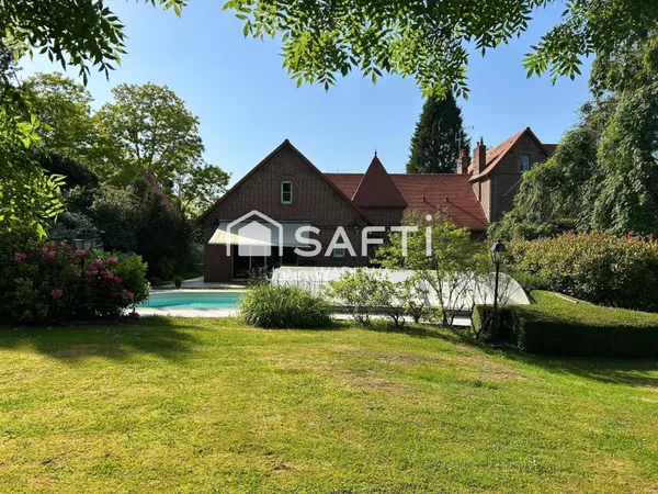 DOMAINE DE PRESTIGE - 263 m² - PISCINE - PARC 1,5HA