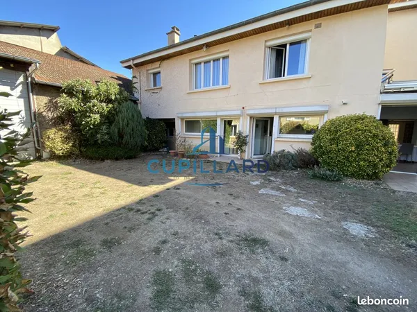Maison 8 pièces 245 m²