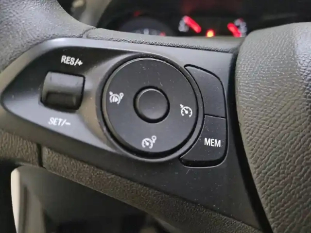 Opel Corsa 1.2 turbo 100 ch bvm6 — photo 30