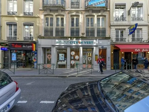 Local commercial 110 m²