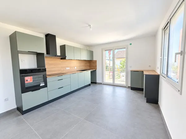 Appartement T4 entièrement rénové avec terrasse