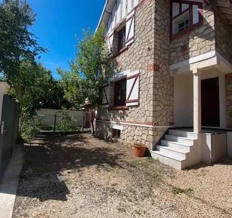 A VENDRE à ANDRESY-Belle Maison de Caractère