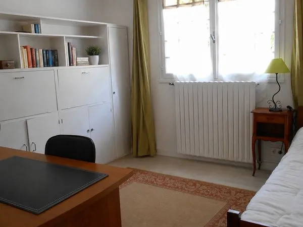 CHAMBRE INDEPENDANTE ETUDIANT (e) ou prestataire de service NIORT 79 AVEC JARDIN