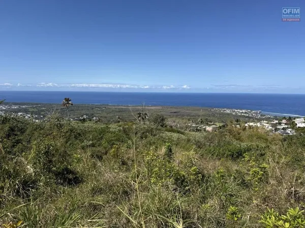 Joli terrain de 621 m² arpenté uniquement pour un projet touristique/loisir avec pleine vue mer à 25