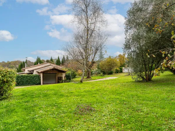 Maison familiale 4 chambres avec dépendance et grand terrain piscinable secteur Branne (33)