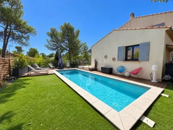 Maison rénovée de 145 m² avec piscine et jardin arboré