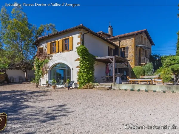 PROPRIÉTÉ D'EXCEPTION, CHARME ET VUE PANORAMIQUE