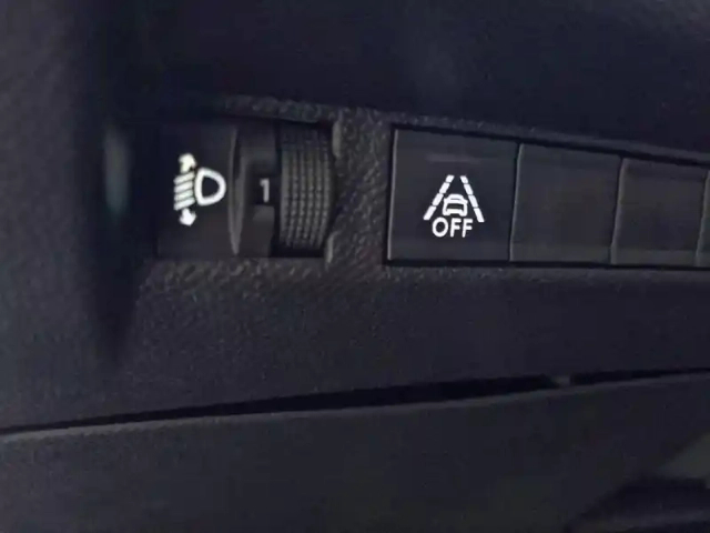 Peugeot 2008 puretech 130 s&amp;s bvm6 — photo 29