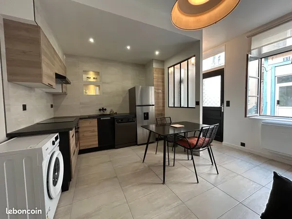 F2 meublé rénové de 38 m² - Centre-ville d'Auxerre - 600 CC