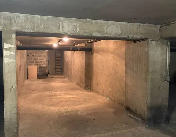 Garage/Parking