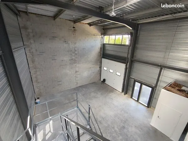 LOCAL D'ACTIVITE 225 m² BOURGOIN JALLIEU
