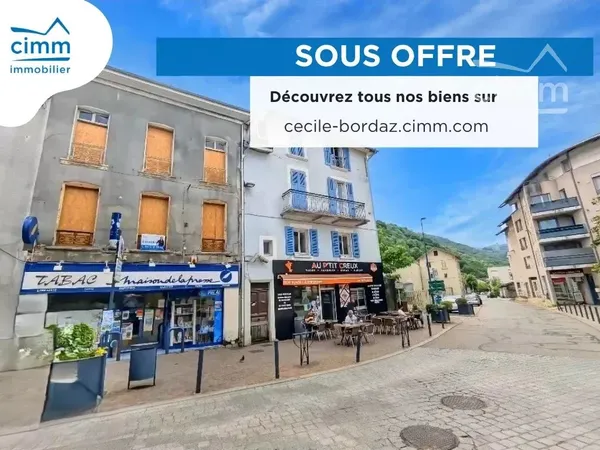 Ensemble immobilier + murs commerciaux