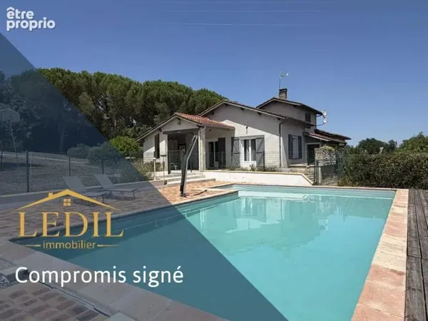 Maison de campagne avec piscine et grand parc