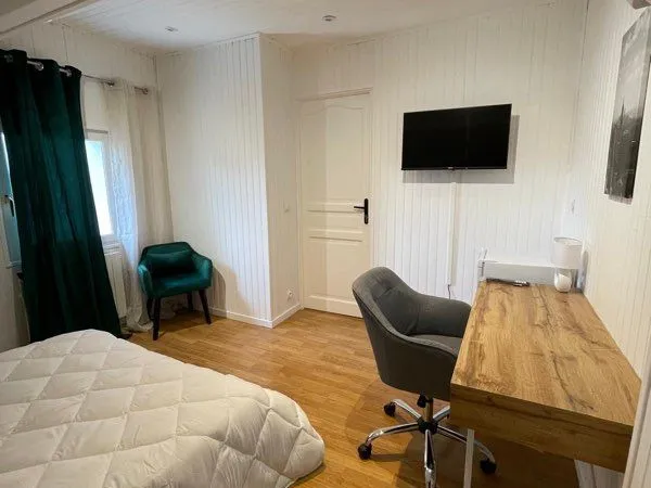 Chambre meublée